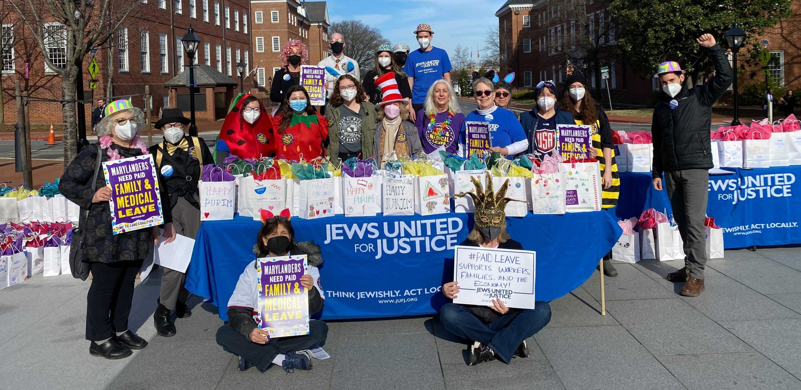 JUFJers deliver mishloach manot in Annapolis for Purim